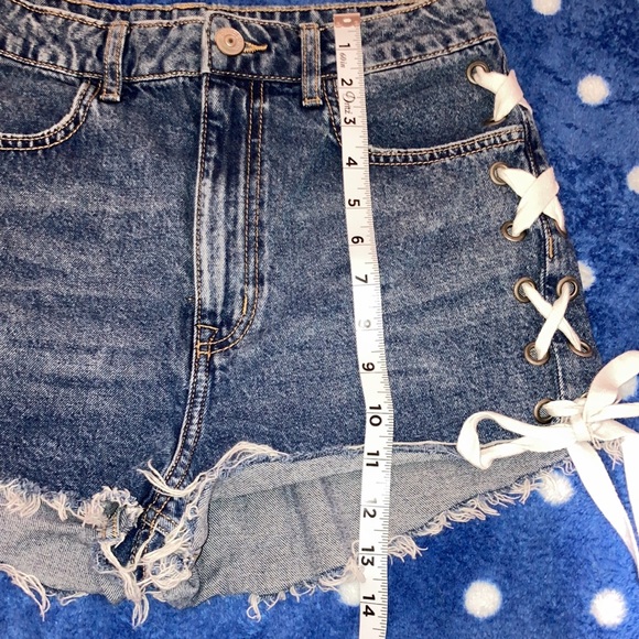 Denim shorts with lace up side detail - Divided by H&M - size 6 - Picture 5 of 6